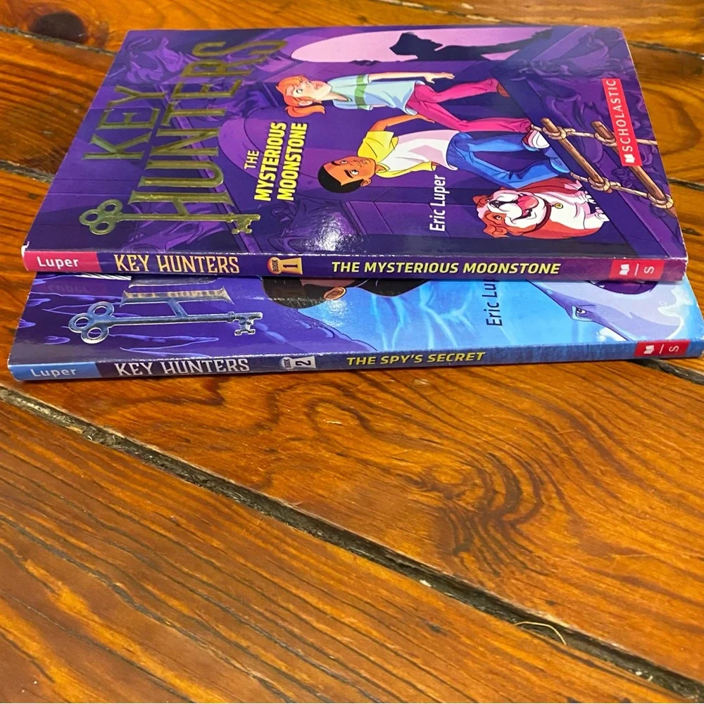 Key Hunters Set of 2 Books by Eric Luper Readling Level Grade 3 Scholastic